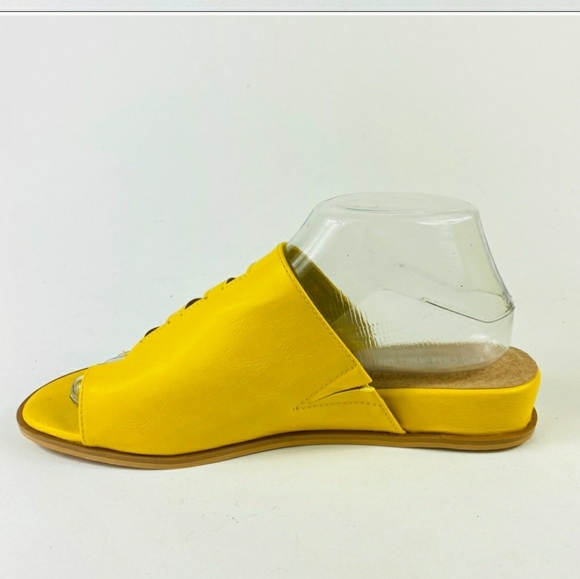 Charming Lady Yellow Sandals w/ Box - Picture 3 of 3